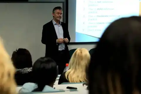 Bachelor politics apply for international students